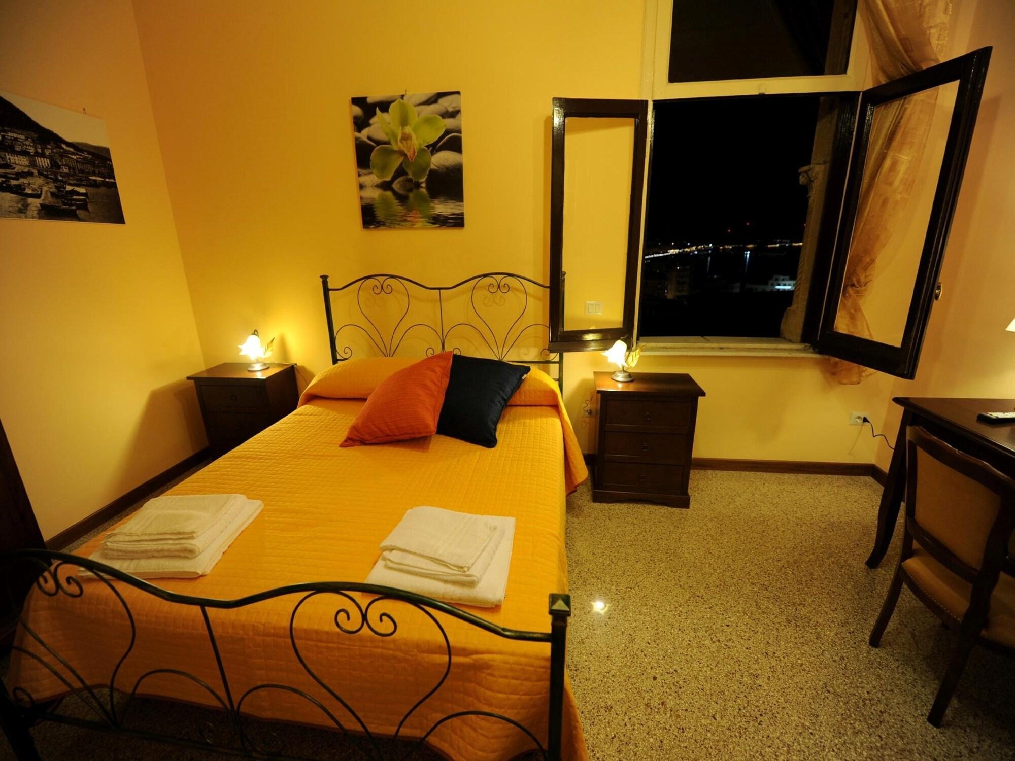 Barone Bed And Breakfast ซาแลร์โน ภายนอก รูปภาพ